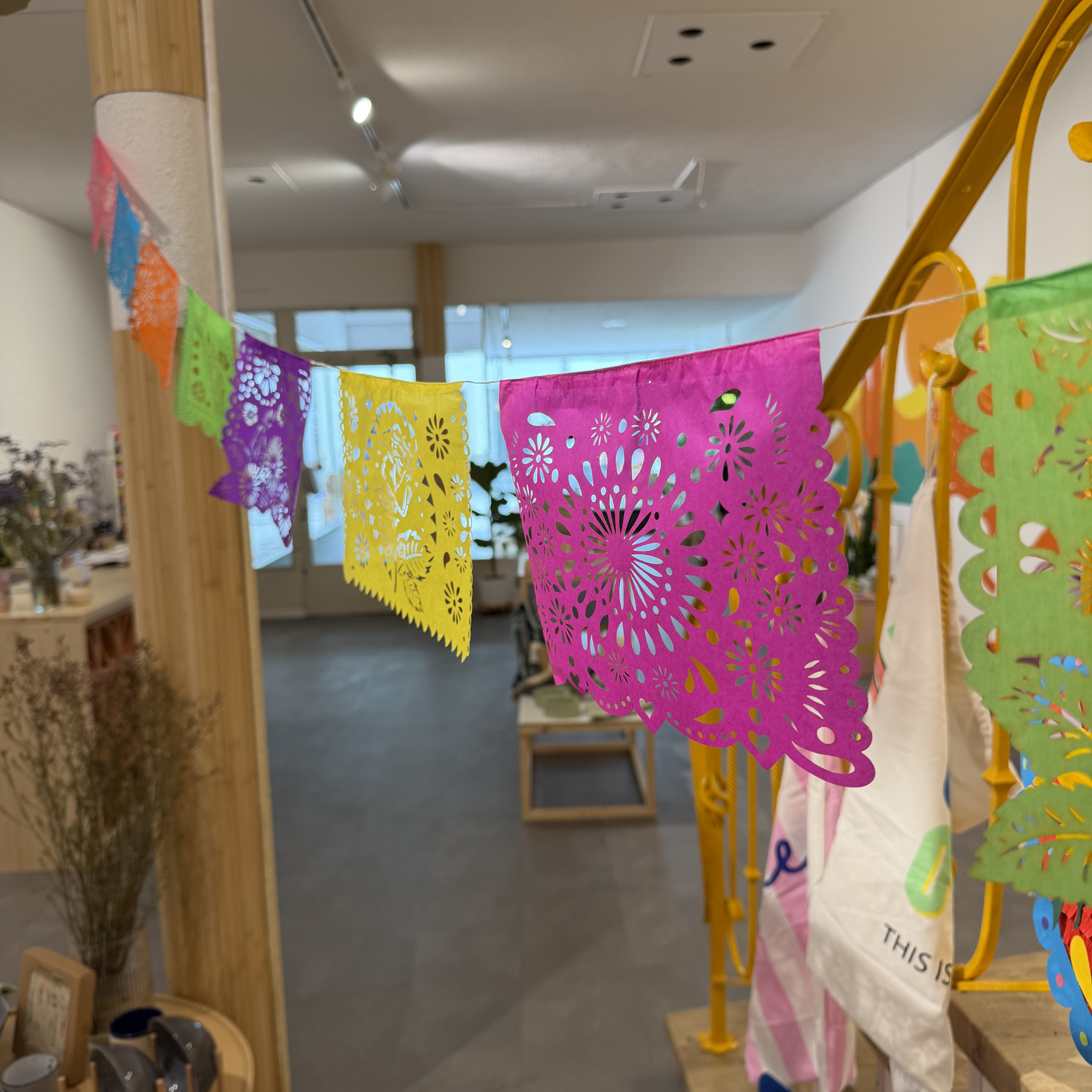 Papel picado 1/8 flores multi